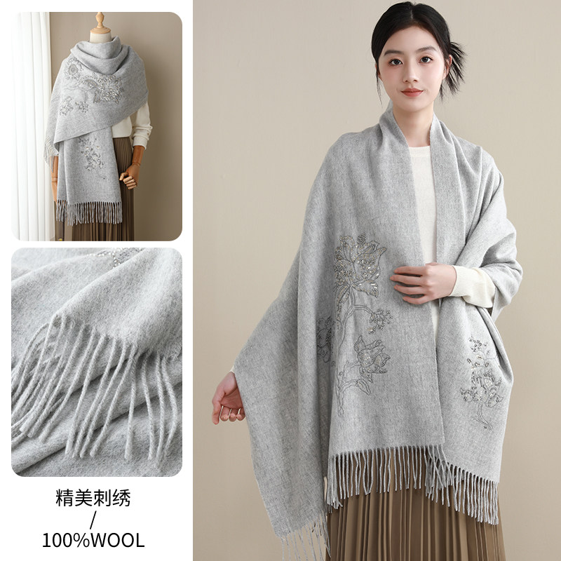 新款高档羊毛大披肩送长辈妈妈礼物婆婆精致刺绣围巾女灰色秋冬季