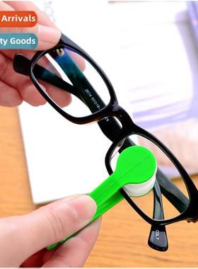 Portable eyeglasses wipe/cleaning brush eyeglasses lens hold