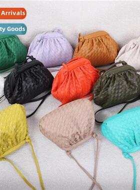 2023 New Niche Cloud Bag Casual Peplum Woven Womens Bag High