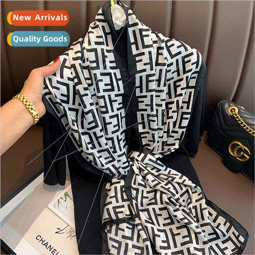 2021 new Korea  imation silk scarf female thousbirds grid fa