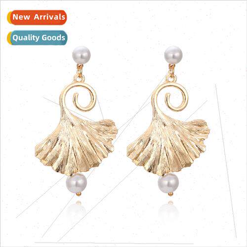 New creative gold ginkgo leaf earrings retro large pearl ear