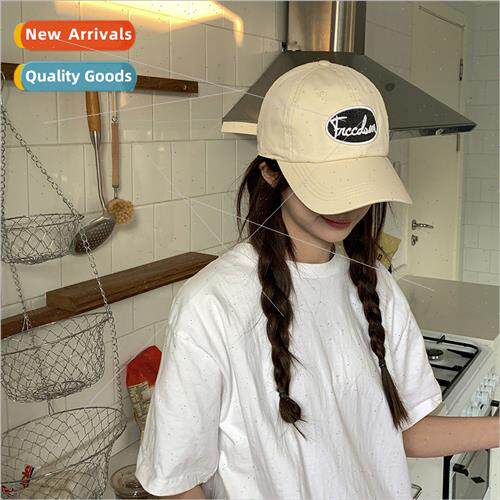 2023 Women new baseball cap casual versatile show face small