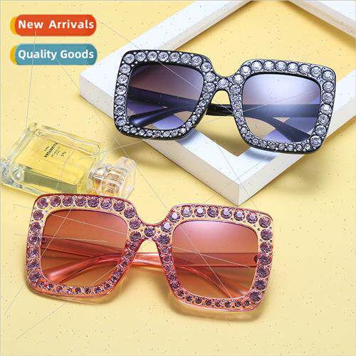 5702 Four Square Frame Large Diamond Color Sunglasses Women