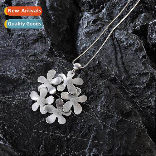 Fashion Trend Ladies Flower Brushed Alloy Pendant Premium mp