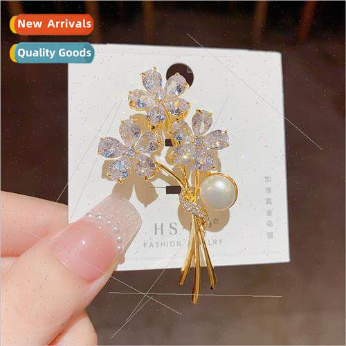Three flowers pin fashion high-class exquise anti-glare ultr