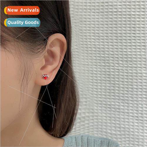 Heartbeat heart-shaped compact ear bone nail female Korea st