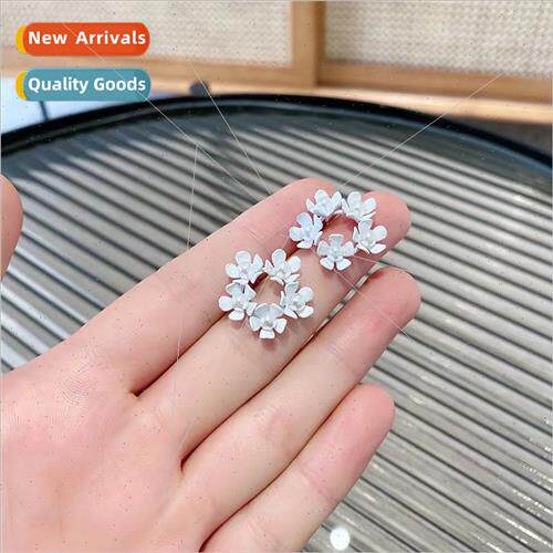 Milk whe flower earrings new 2023 super gentle simple pearl