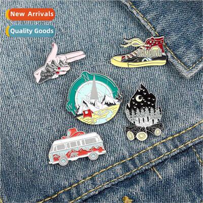 Tour Bus Compass Brooch Mountaineering Shoes Match Pin Outdo