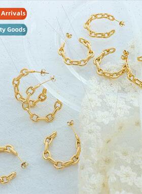 Europe ins tiny interlocking C-shaped earrings niche hip-hop