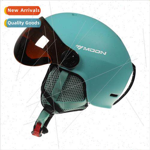 Ski helmet wh windshield helmet one-piece molding mens and w