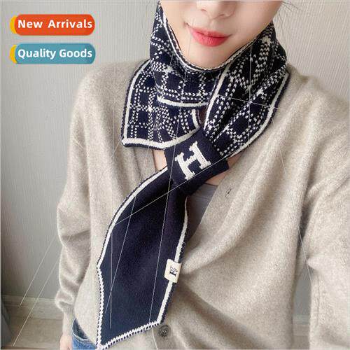 Knted small scarf female winter Korea fashion pointed small