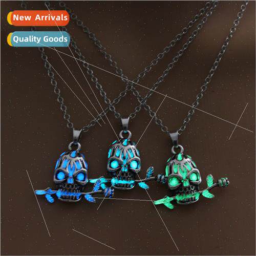 Europe luminous necklace fashion skull rose tide men accesso