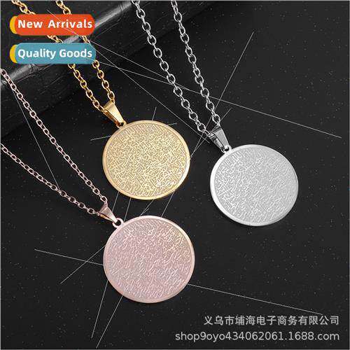 Necklace men women wh a retro pattern pendant that does not