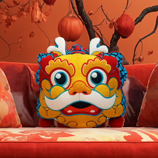 故宫飞龙乘云抱枕靠枕毛绒玩偶公仔文创新年女生生日乔迁新居礼物