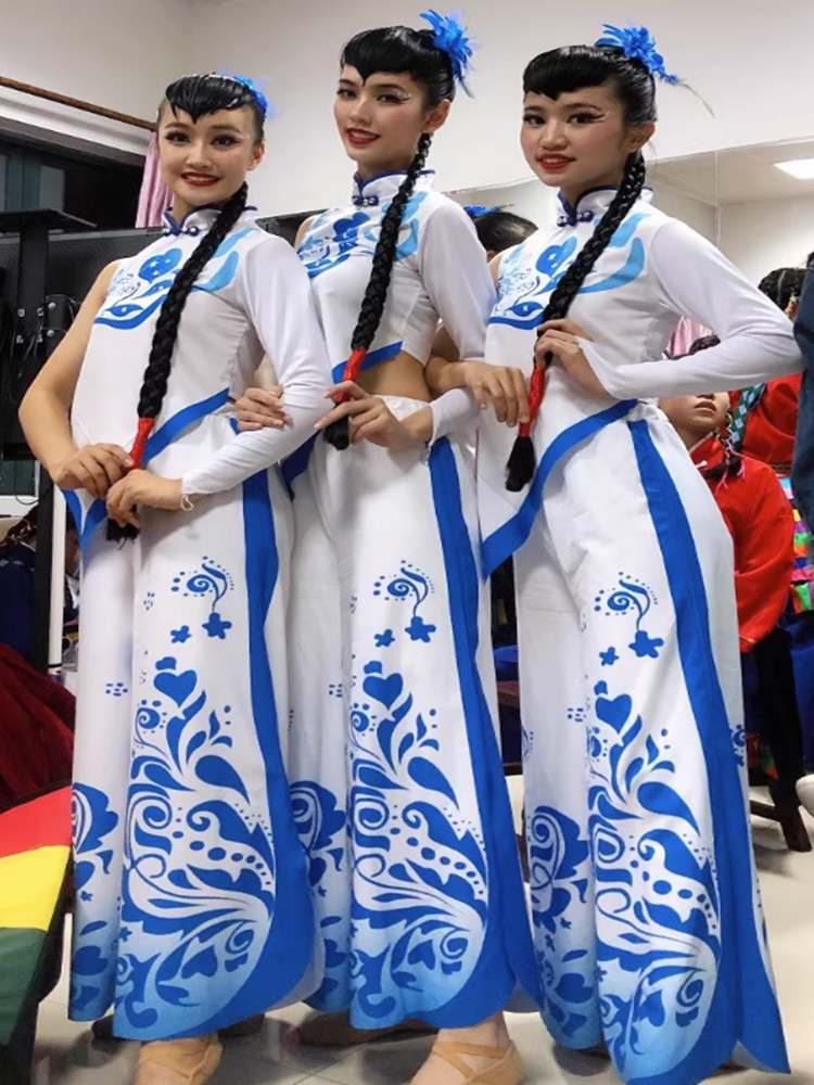 俊脸脸演出服女子古典舞秧歌扇子舞青花瓷服装道具女童民族风服装