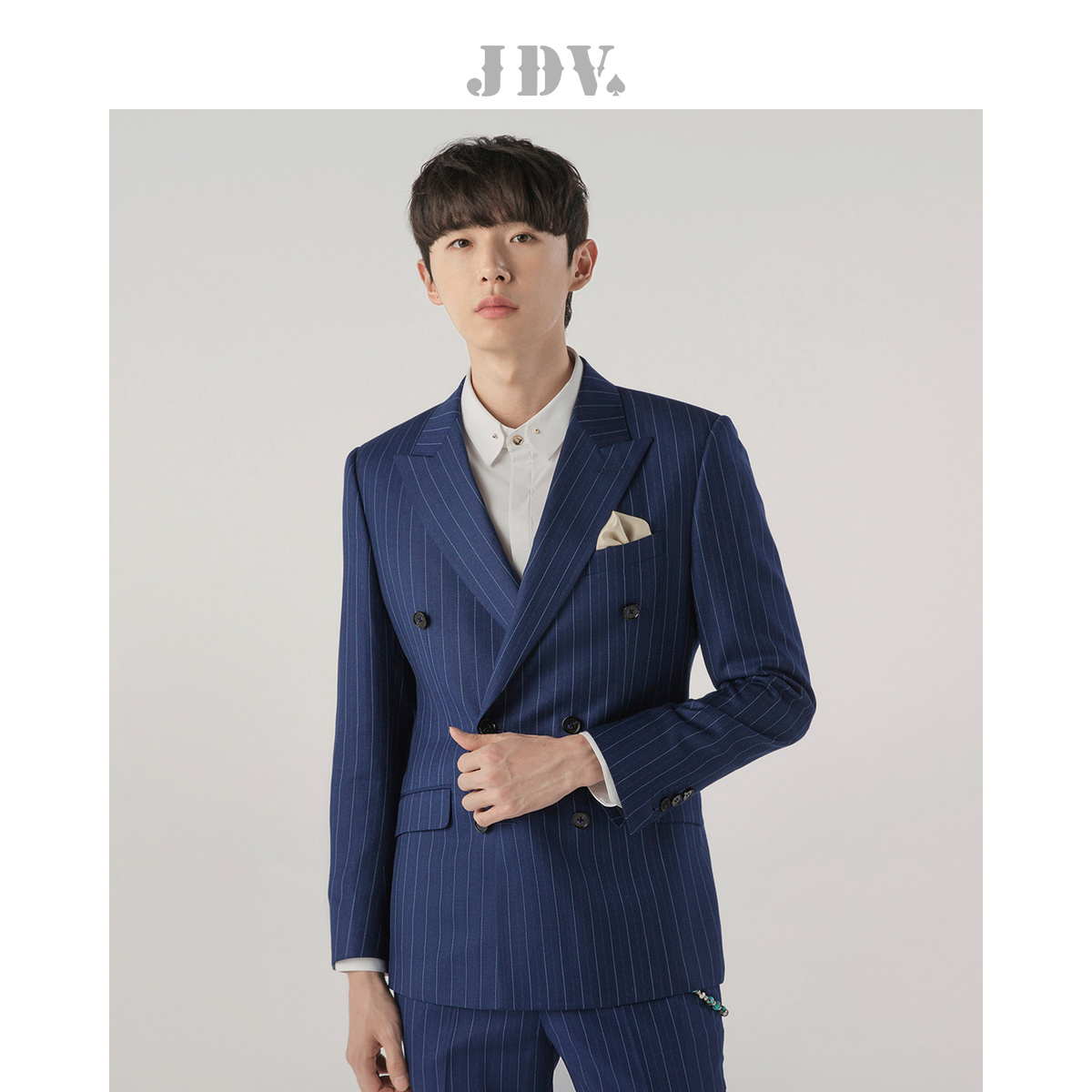 通勤基础款 条纹设计 修身版型