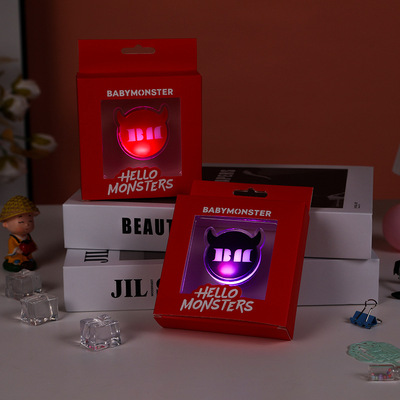 baby宝怪Monster卡通发光亚克力胸针同款郑雅譞AHYEON李茶仁RORA