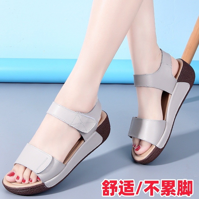 跨境厚底皮凉鞋女2025夏季新款外穿防滑软底妈妈一字带配裙子凉