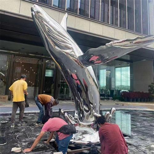 大型不锈钢雕塑定制镜面金属月亮圆环学校园林广场白钢镂空树景观