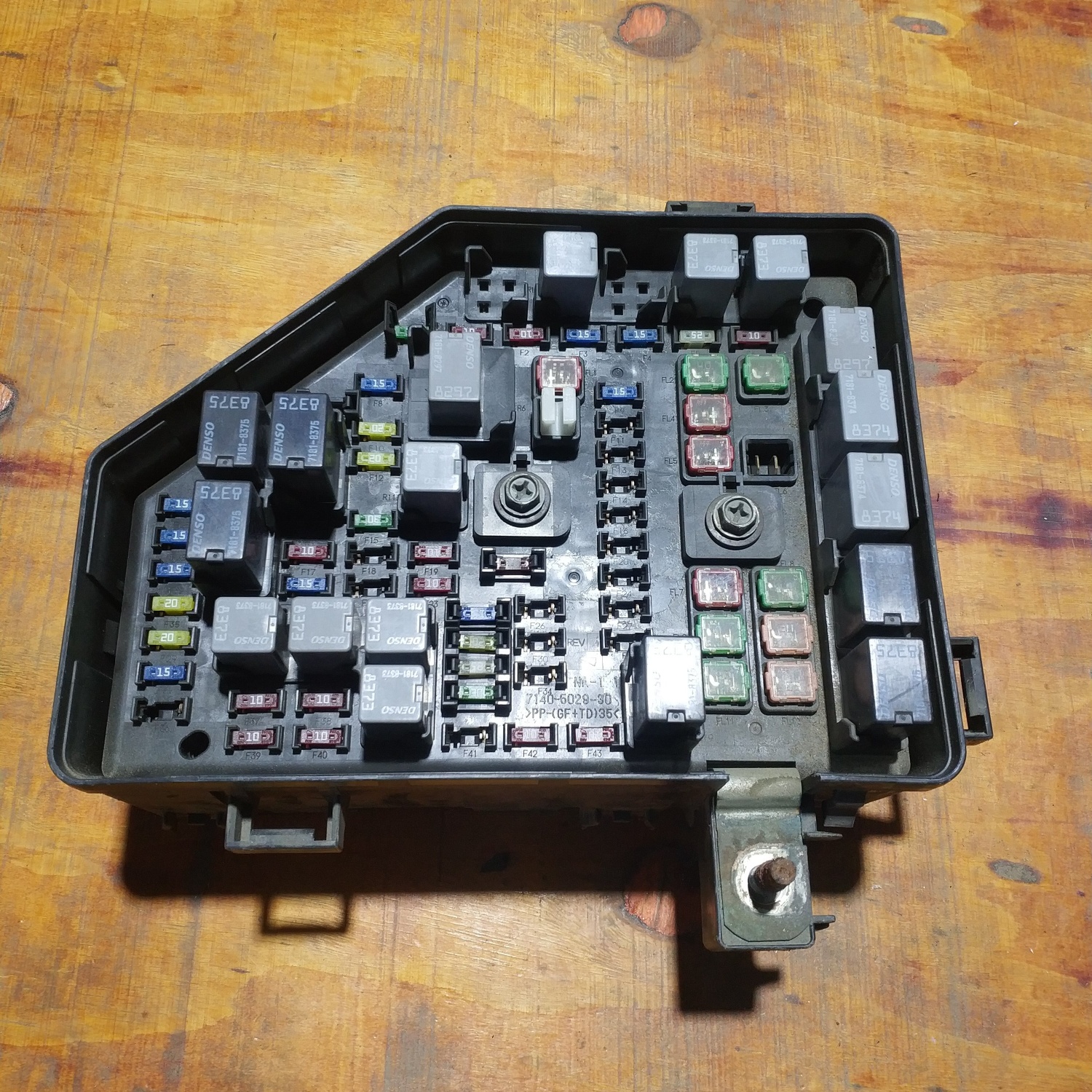 适用别克林荫大道前机舱保险丝盒继电器电盒总成 9025487 9053380