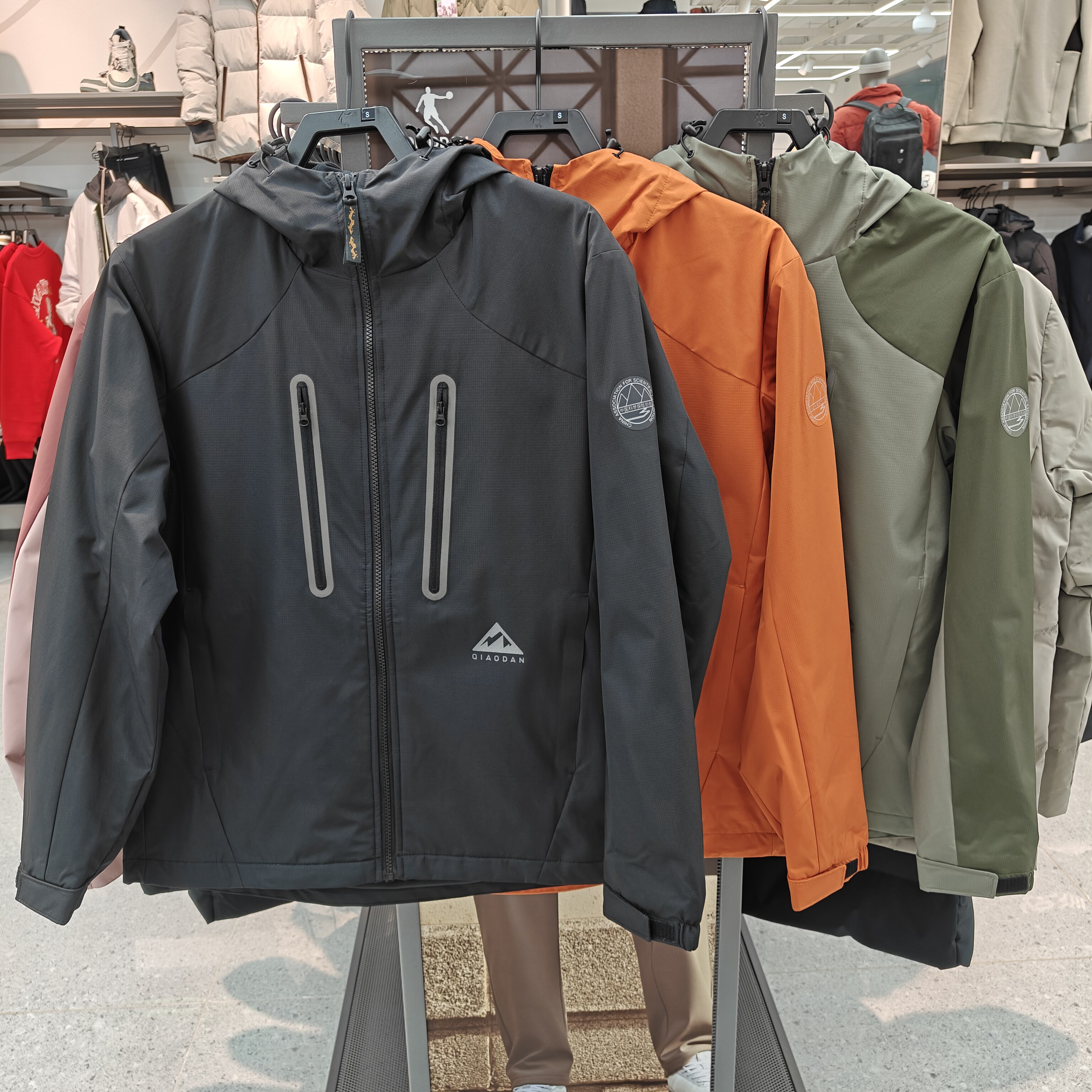 乔丹中科探联名防水风衣男加绒加厚户外运动防风外套QDFFD3261189