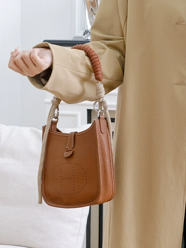 Маленькие бретели, сумка подмышку на цепочке, аксессуары