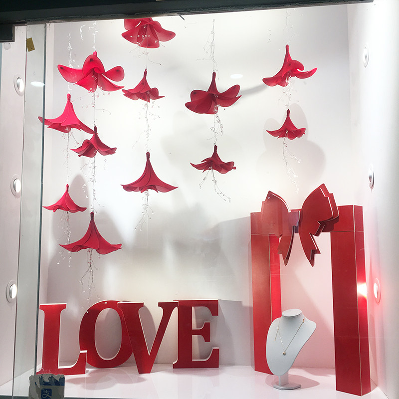 七夕情人节珠宝店橱窗装饰金店美陈吊饰仿真花百合花LOVE立体字母