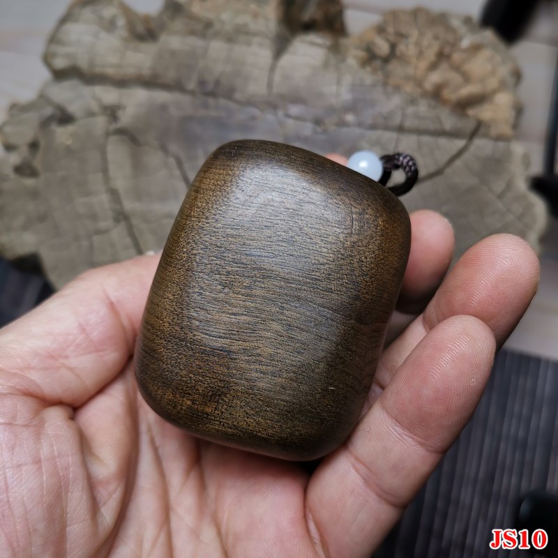 阴沉金丝楠木随型女士把玩手把件