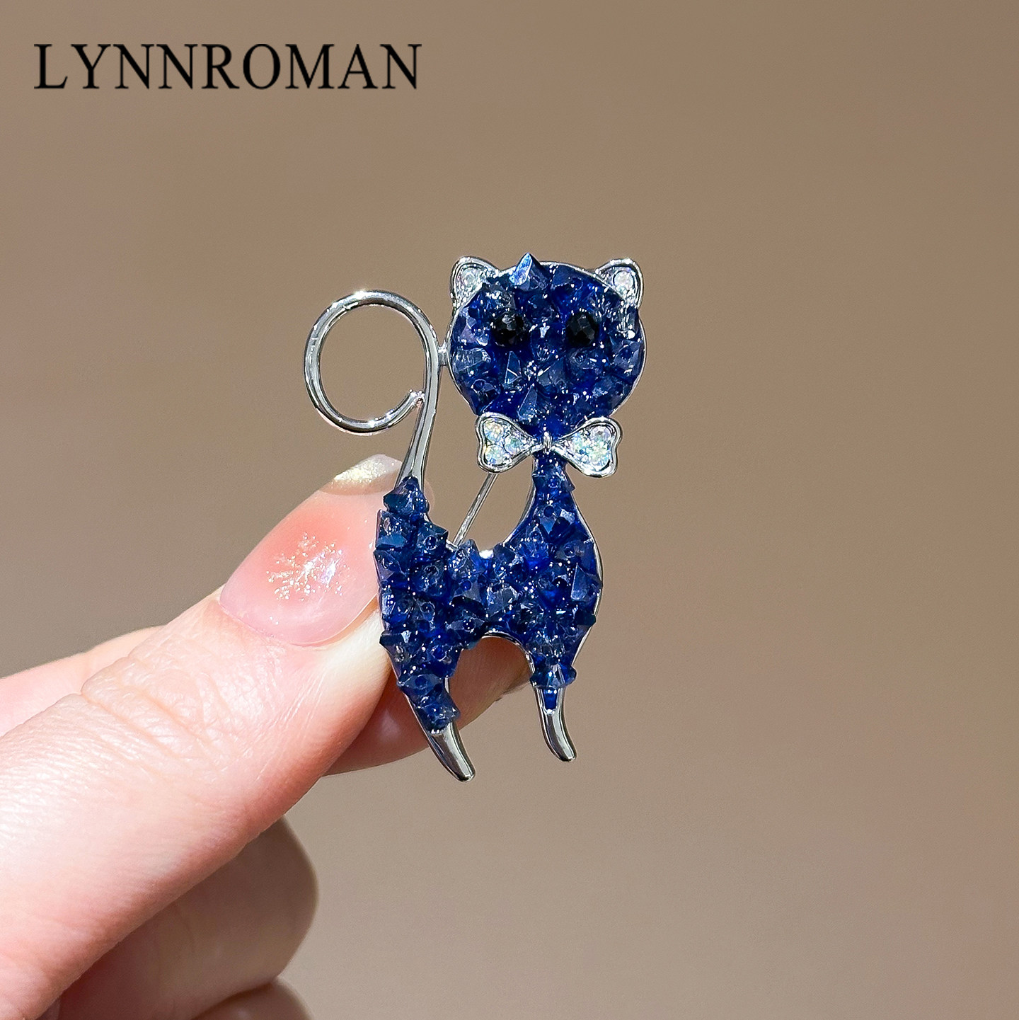 LYNNROMAN蓝色闪钻可爱小猫咪胸针女高级感个性胸花别针西装配饰