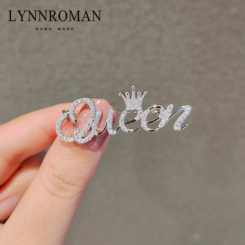 字母胸针queen女王氧化锆扣大衣