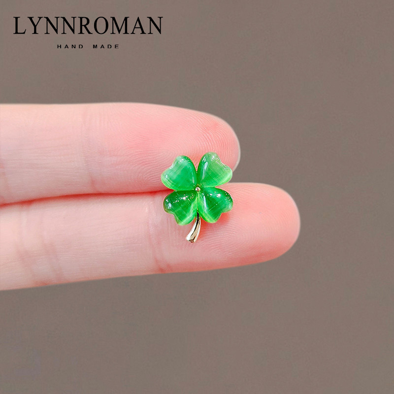LYNNROMAN日韩绿色四叶草胸针个性小巧西装胸花2022新款高档别针