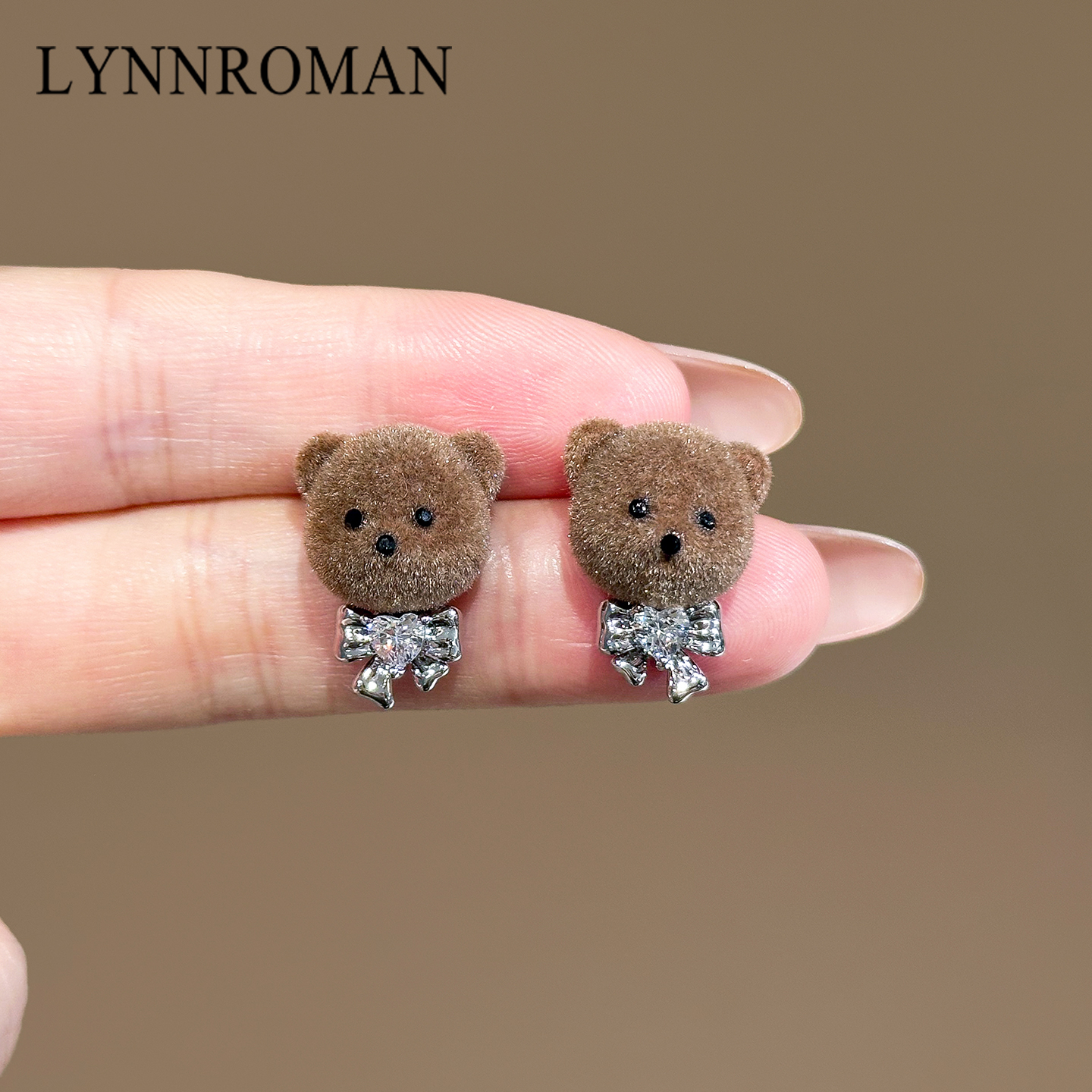 毛绒小熊耳钉女可爱时尚