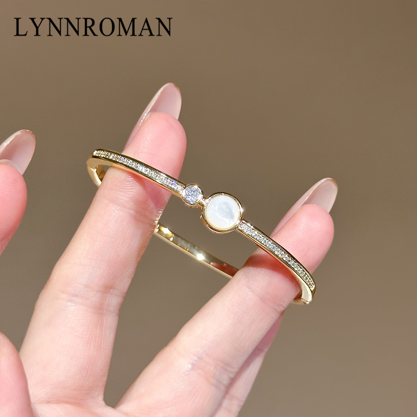 高级感轻奢风手镯精致时尚气质