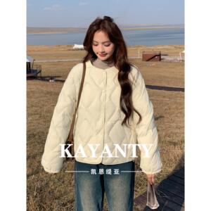 KAYANTY菱格轻薄羽绒服女短款冬季新款小个子米白色95白鸭绒外套