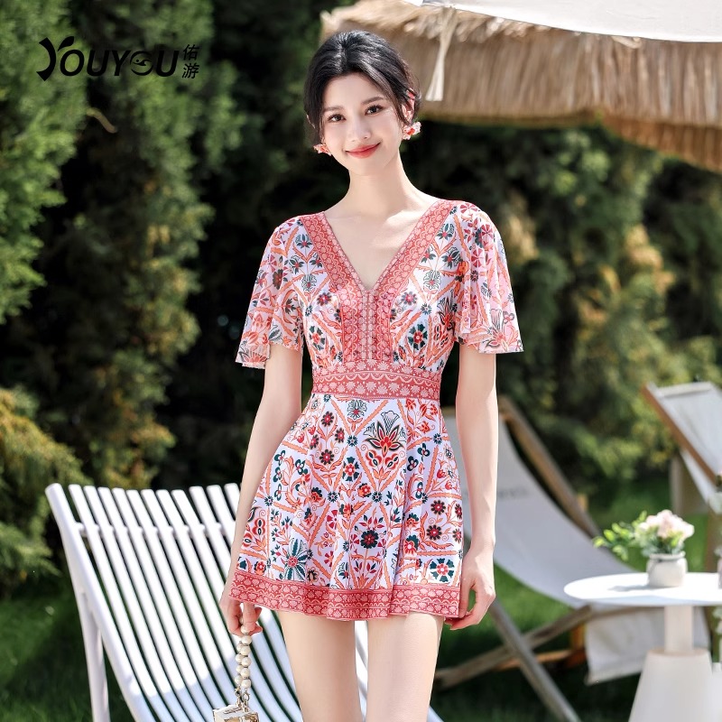 泳衣女款2025新款微胖女孩遮肉高级感游泳衣连体保守裙式女士泳装