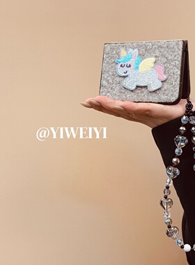 依维意 适用于小米mixflip2手机壳pocket2可爱刺绣小马折叠屏ins风matex6典藏版灰色毛绒zflip7水晶串珠手绳