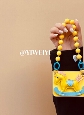 依维意 适用于荣耀MagicVFlip2手机壳立体小马黄色皮纹折叠屏vivoXFlip防摔珍珠手链编织斜挎绳三星ZFlip7FE