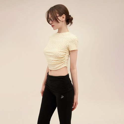 爱心刺绣碎花修身褶皱露腰T恤