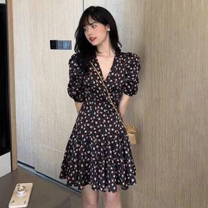 欧洲站夏季女装2026新款法式泡泡袖小个子气质修身a字碎花连衣裙