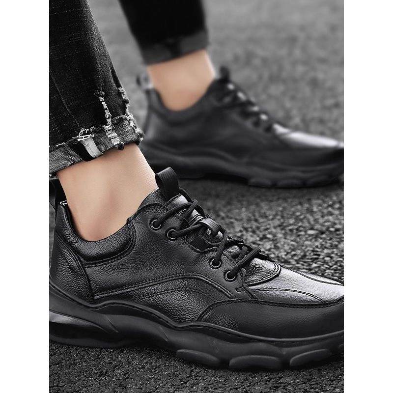潮牌2025秋季百搭纯黑轻便皮革高级感透气休闲鞋男生防滑时尚皮鞋