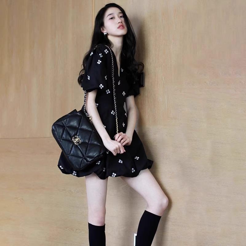 欧洲站夏季女装2025新款法式赫本风小黑裙气质小个子碎花连衣裙子