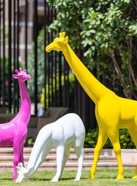 园林景观玻璃钢鹿雕塑摆件抽象几何长颈鹿户外大型楼盘售楼部装饰