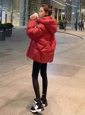 红色鹅绒羽绒服女短款2025冬季新款高级设计感小众小个子时尚外套