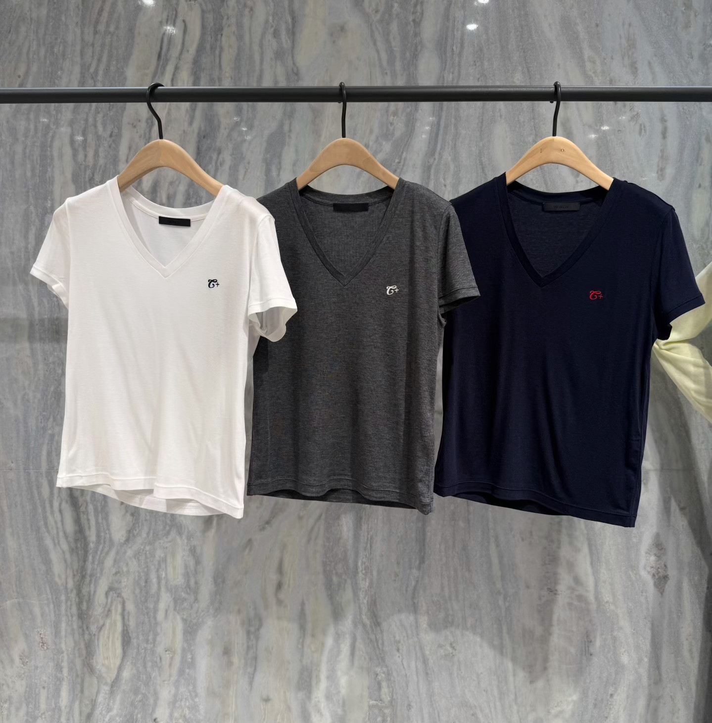 正品短袖T恤2026夏新品含桑蚕丝天丝微透V领刺绣黑白MBF2TEE052