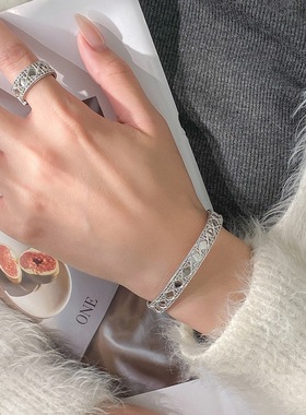 一恋轻奢藤格纹光面手镯女小众设计感编织个性百搭镂空手环ins风