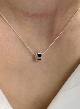 一恋黑色爱心滴釉项链女几何方块