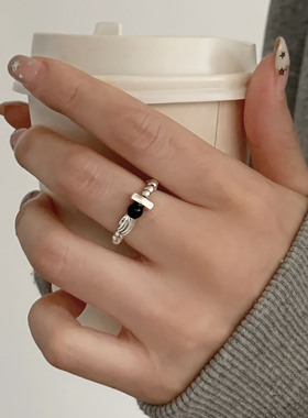 一恋甜酷黑色圆珠戒指女时尚个性百搭不规则串珠弹力指环小众食指