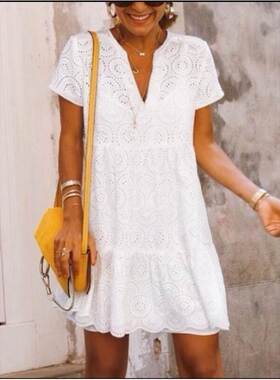 甜美夏季新款轻熟白色V领宽松刺绣镂空蕾丝花仙女短袖连衣裙短裙