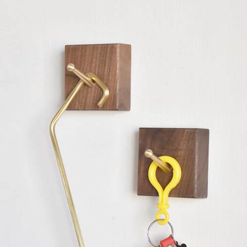 北欧风实木黑胡桃黄铜钥匙挂钩免打孔粘贴无痕玄关卧室门后挂衣钩