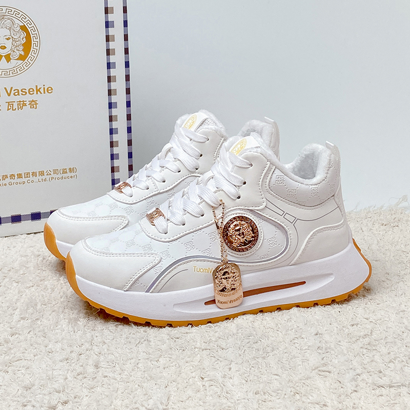 瓦萨奇男鞋2025新款旅游防滑鞋